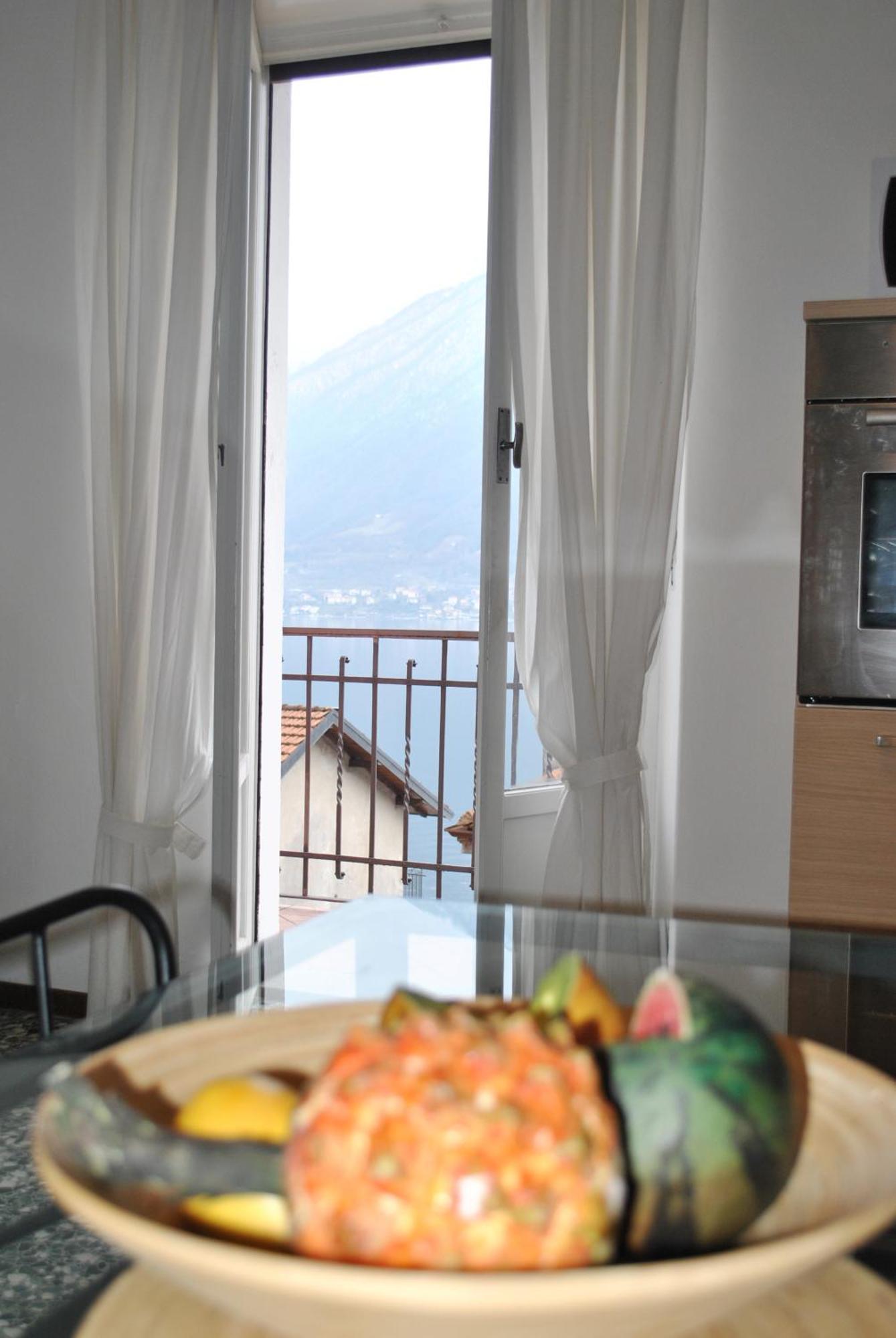 The Romantic Village House - Apartments With Lake View Colonno Eksteriør bilde