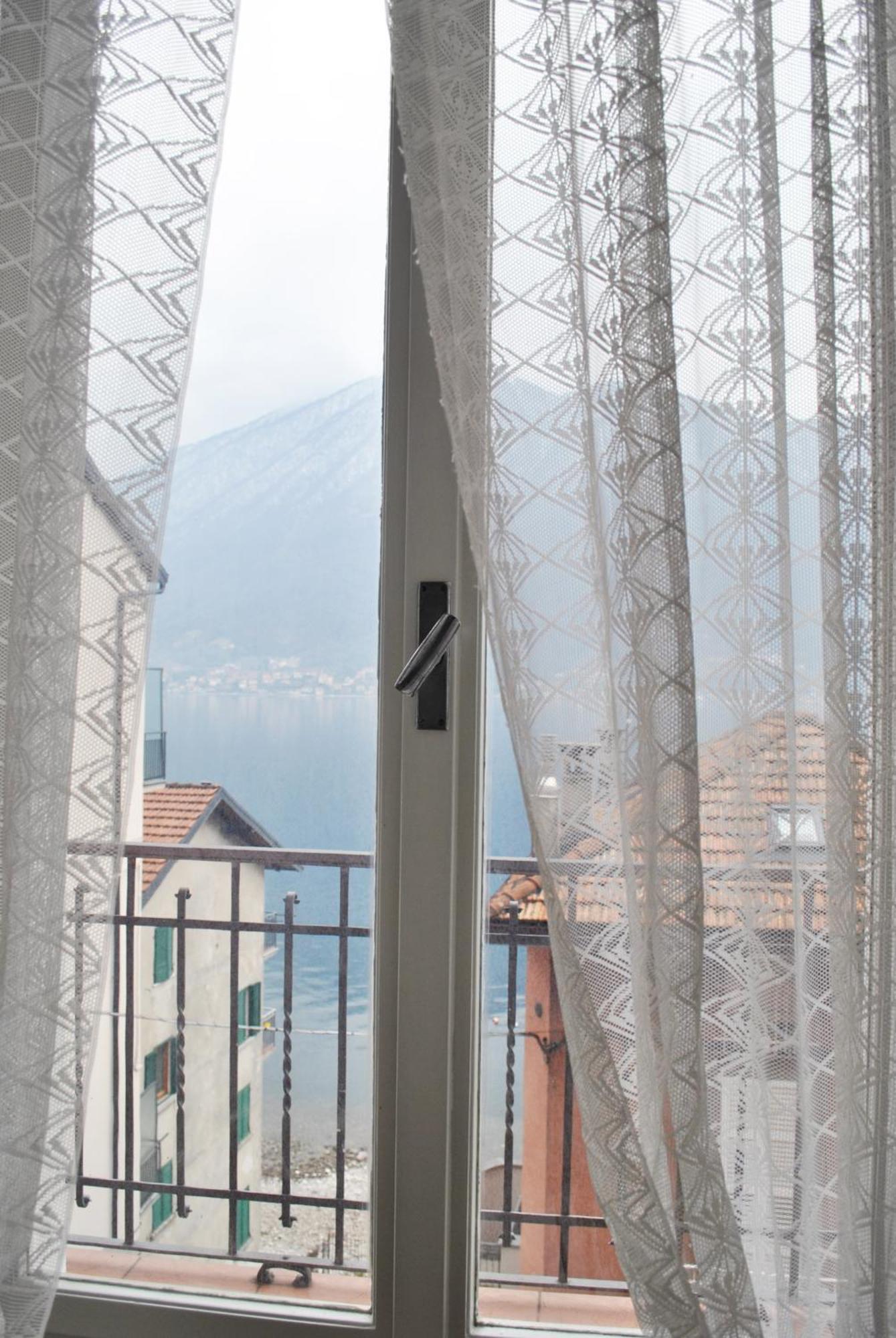 The Romantic Village House - Apartments With Lake View Colonno Eksteriør bilde