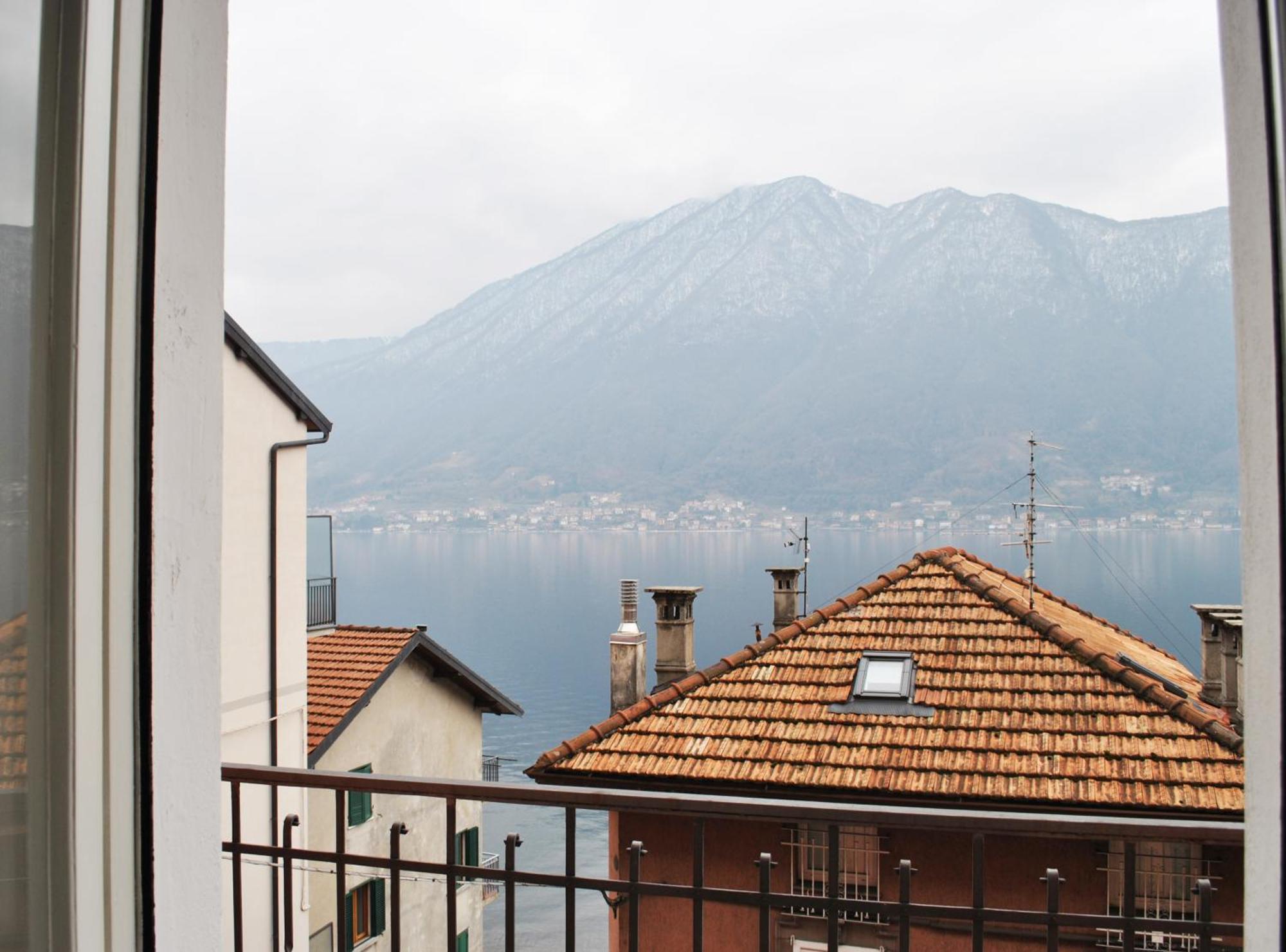 The Romantic Village House - Apartments With Lake View Colonno Eksteriør bilde