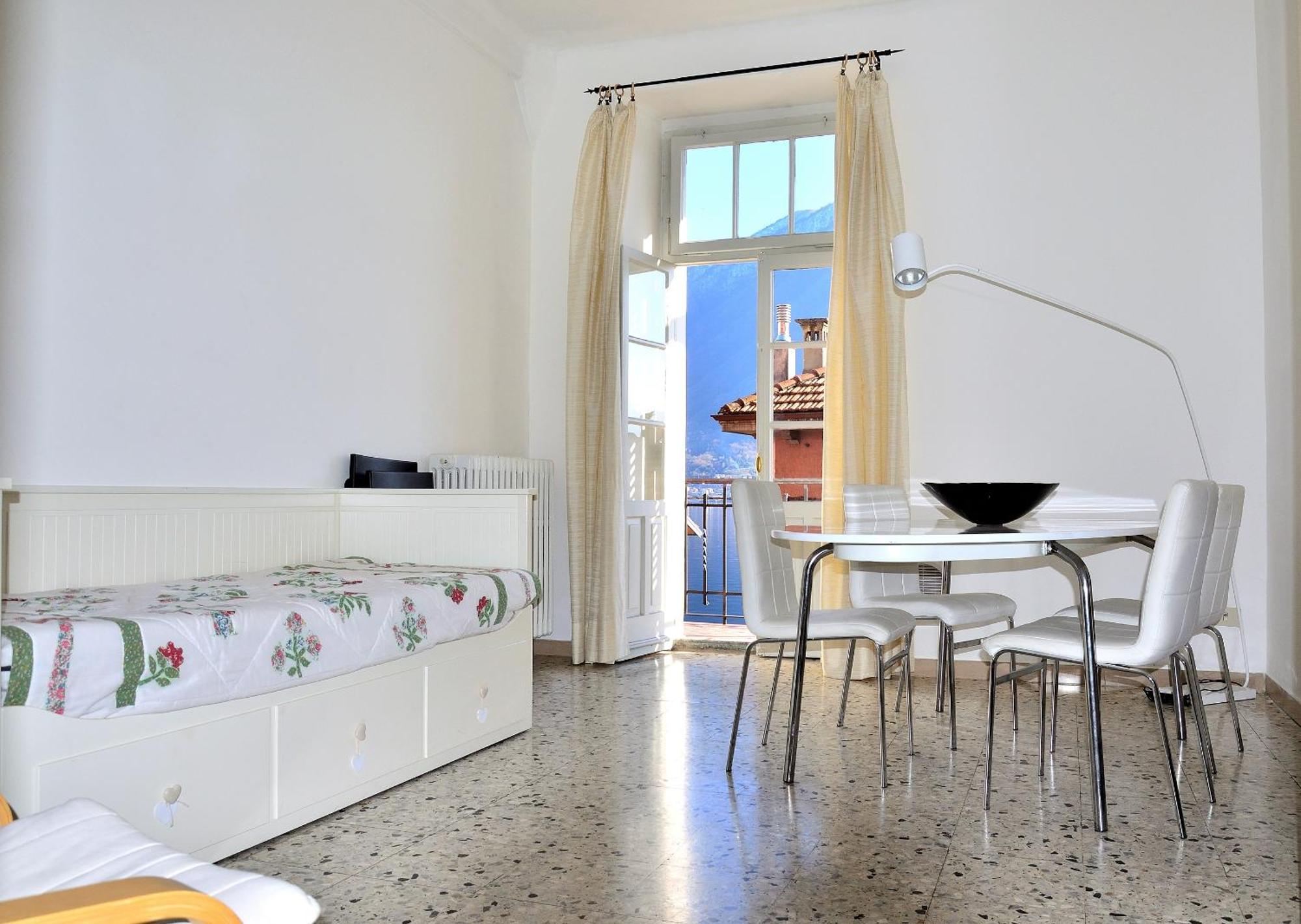 The Romantic Village House - Apartments With Lake View Colonno Eksteriør bilde
